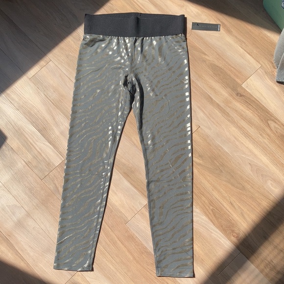 Tahari sport animal print zebra or tiger print legging M - Picture 12 of 16